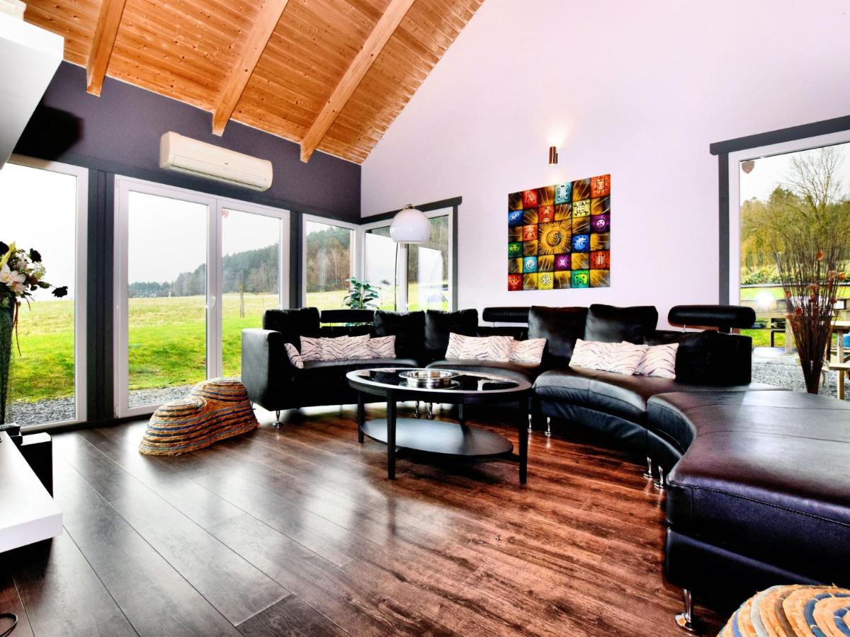 Beautiful Villa With Heated Outdoor Pool Manhay Esterno foto