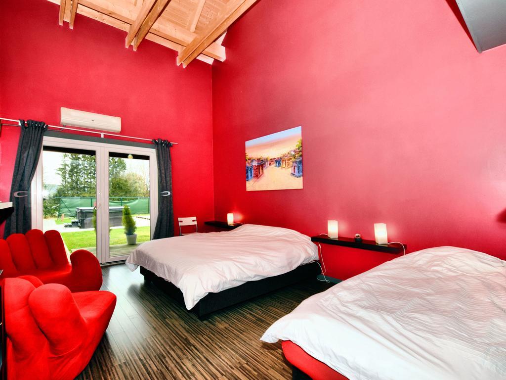 Beautiful Villa With Heated Outdoor Pool Manhay Esterno foto