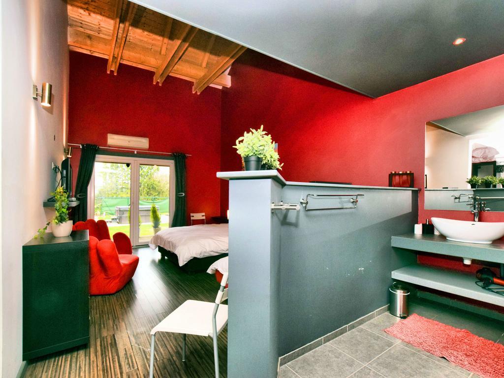 Beautiful Villa With Heated Outdoor Pool Manhay Esterno foto
